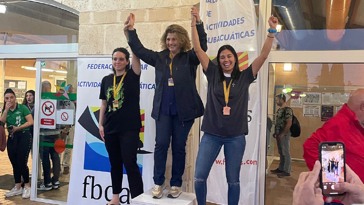 Graduada compite en el deporte de apnea en España — imagen 3 de 3