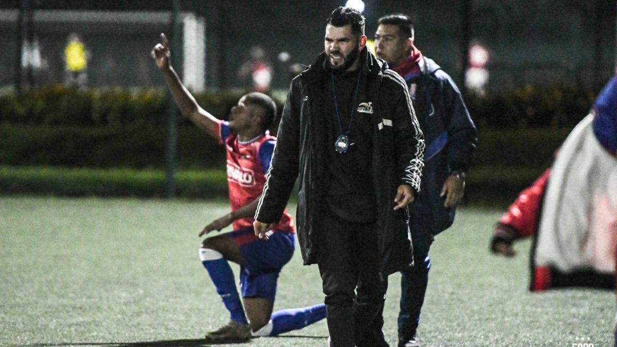 Graduado dirige al equipo de fútbol Maracaneiros — imagen 2 de 3