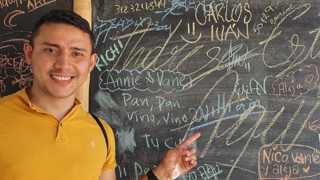 Graduado, finalista del premio al docente BBVA