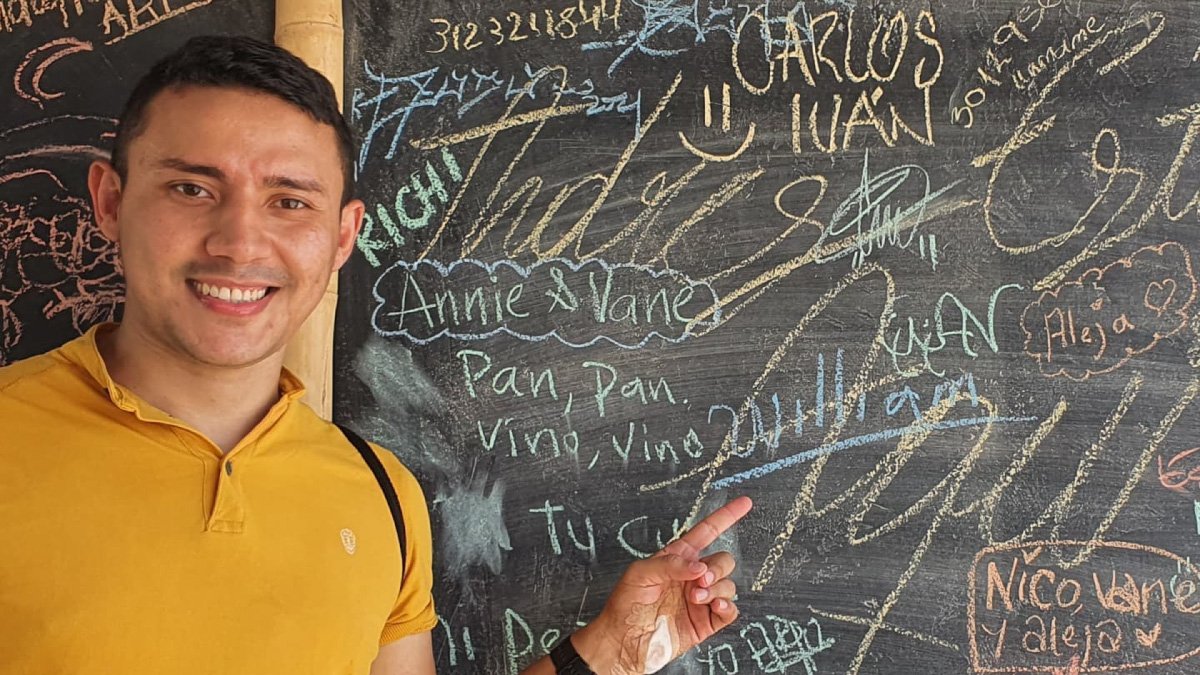 Graduado, finalista del premio al docente BBVA