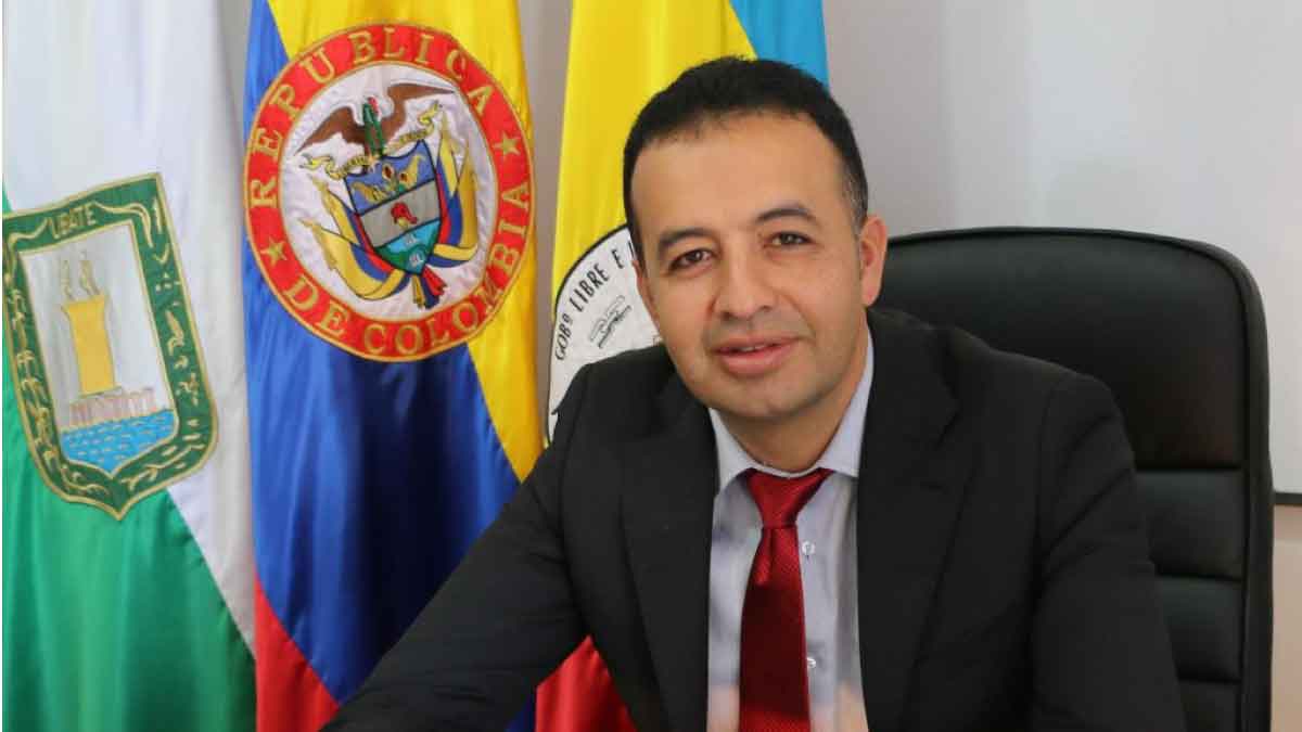 Graduate selected as the best public servant