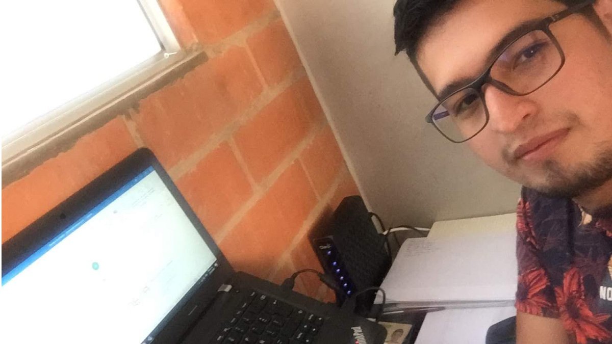 Graduados crean App móvil