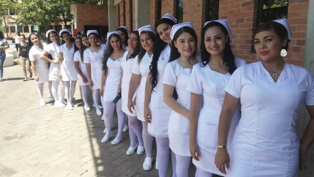Gran homenaje a las enfermeras en su día