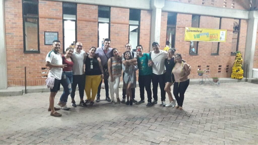 Grupo de teatro enfocado en la formación del ser — imagen 1 de 6