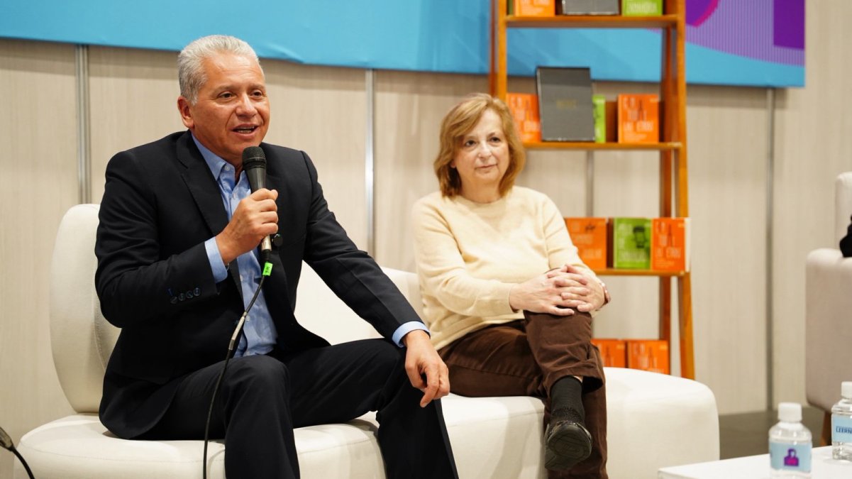Hablando de Transmodernidad en Filbo 2026 — imagen 2 de 5