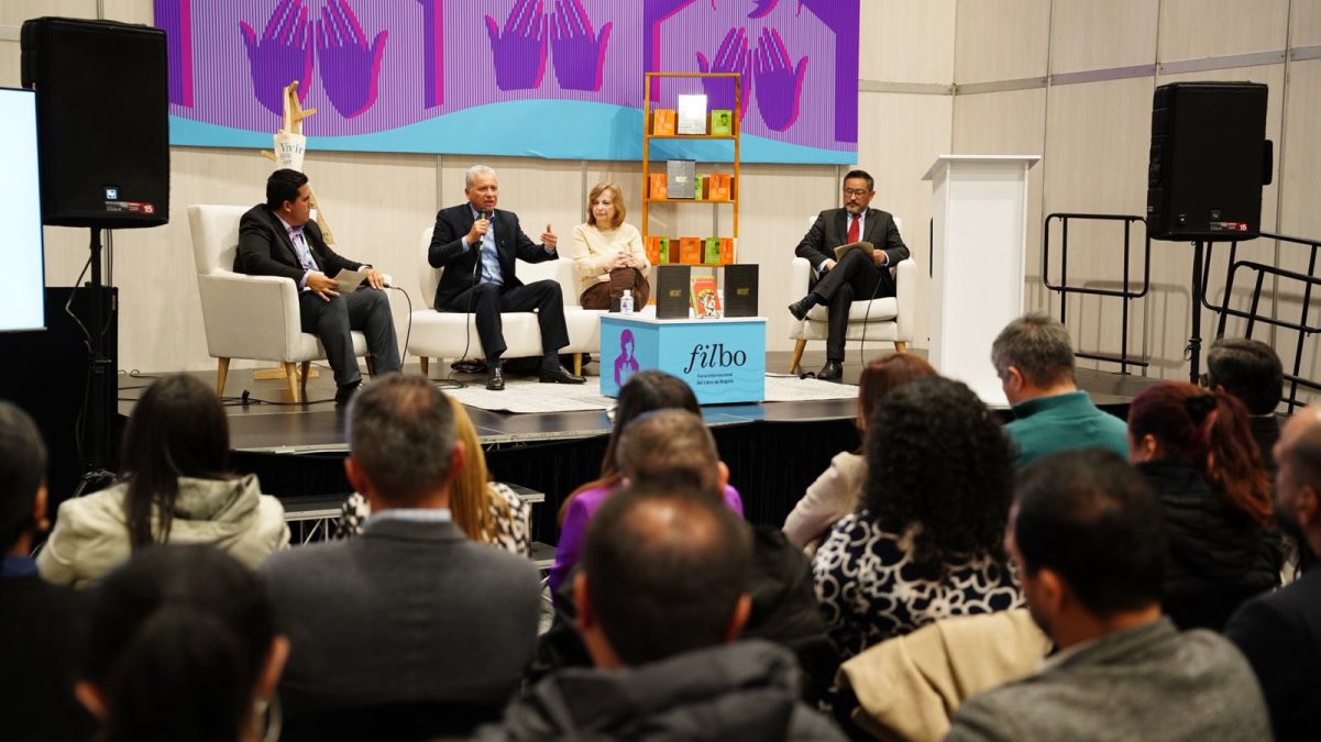 Hablando de Transmodernidad en Filbo 2026 — imagen 3 de 5