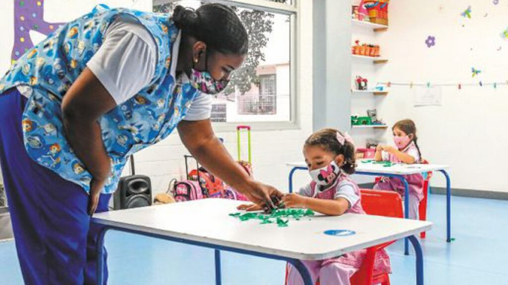 Ministerio de Educación abre 71 vacantes para profesores