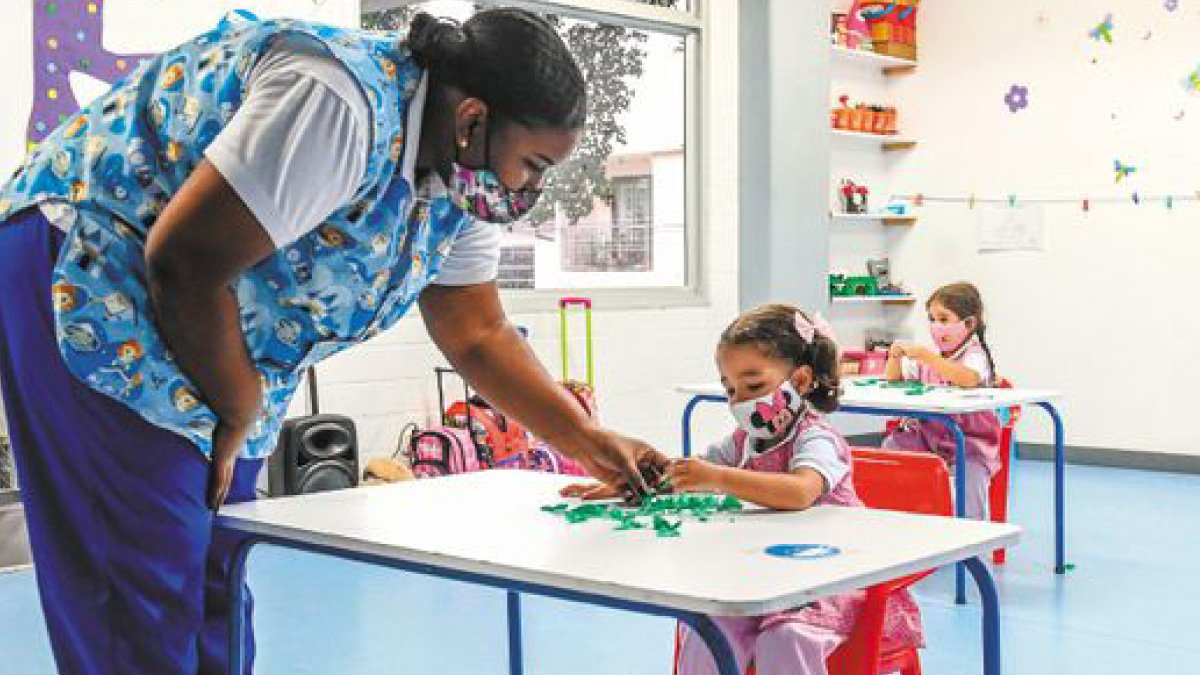 Ministerio de Educación abre 71 vacantes para profesores