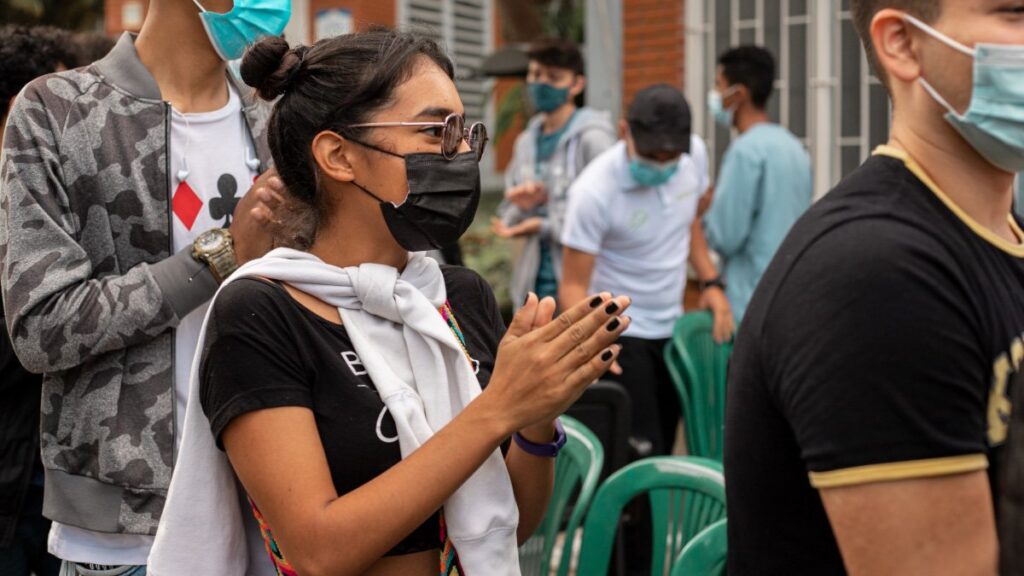 Mujer: ¡Gracias!