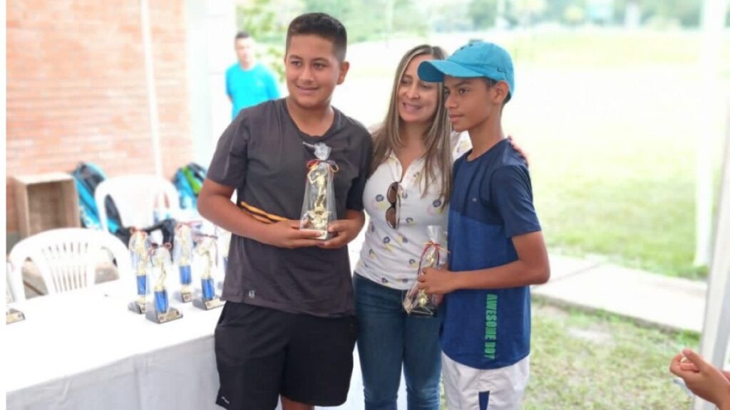 Subcampeones en dobles en torneo nacional — imagen 1 de 4
