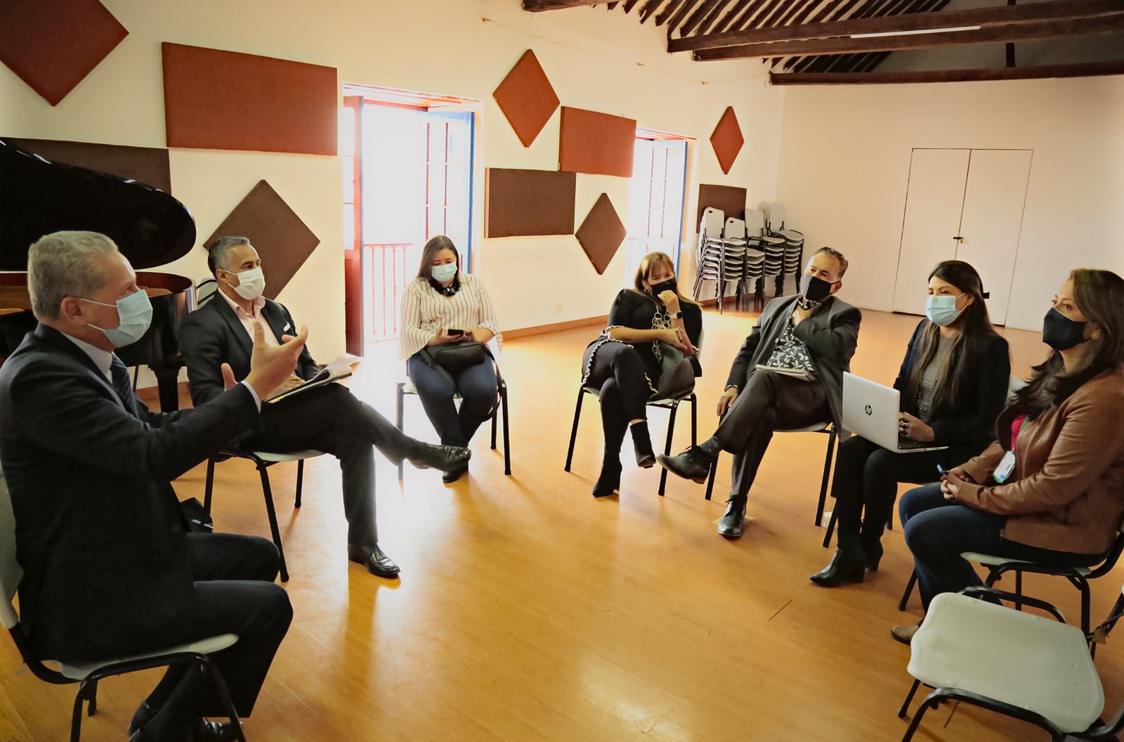 Liderazgo cercano y transformador