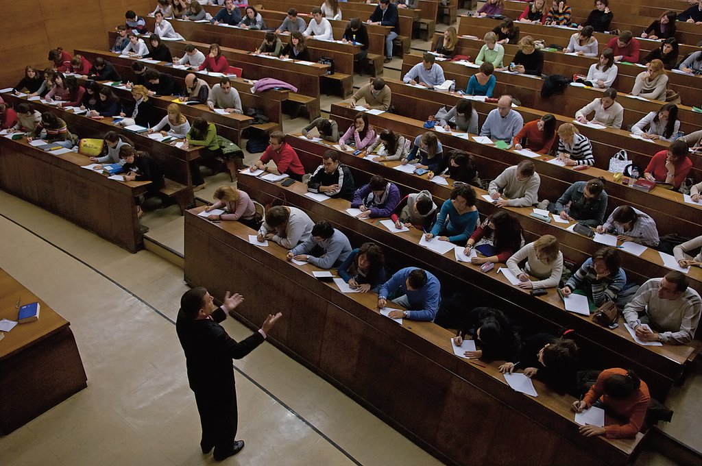 Los profesores universitarios que investigan enseñan mejor Los profesores universitarios que investigan enseñan mejor