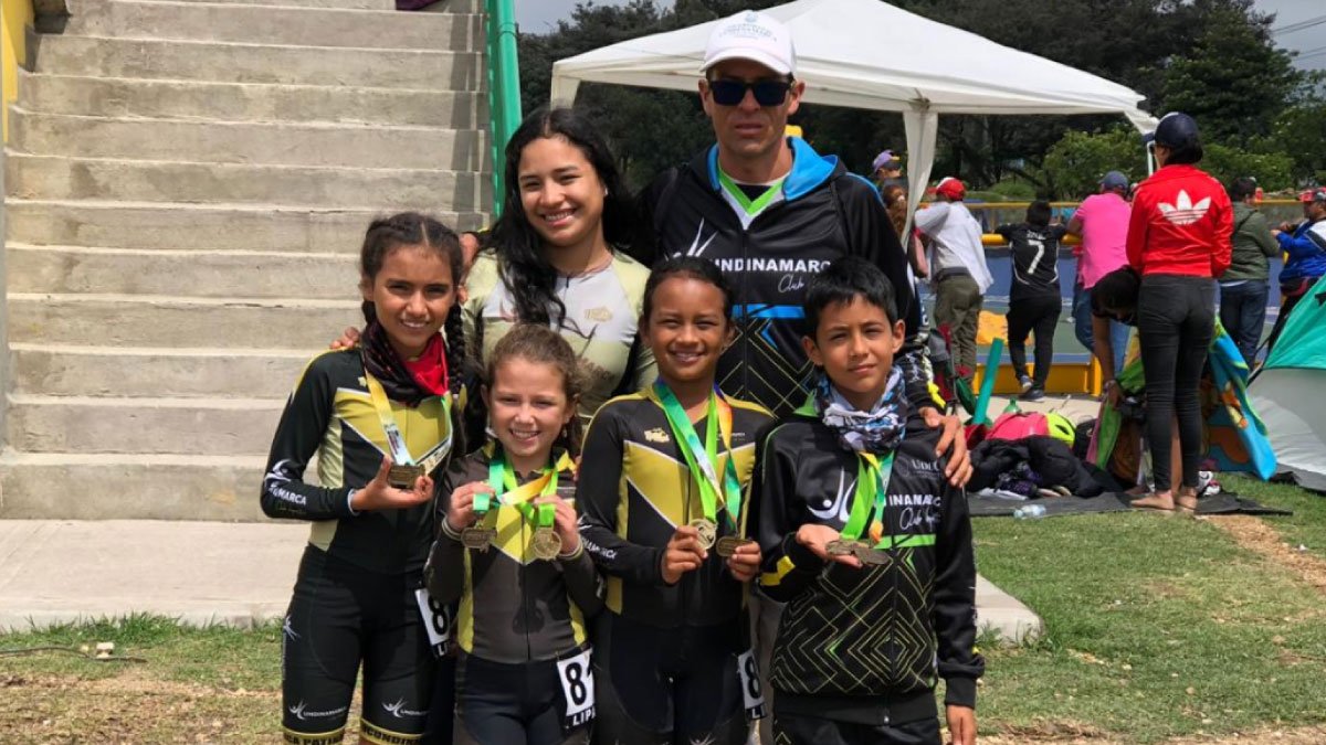 Medalla de oro en el Departamental de Clubes Patín Profesional