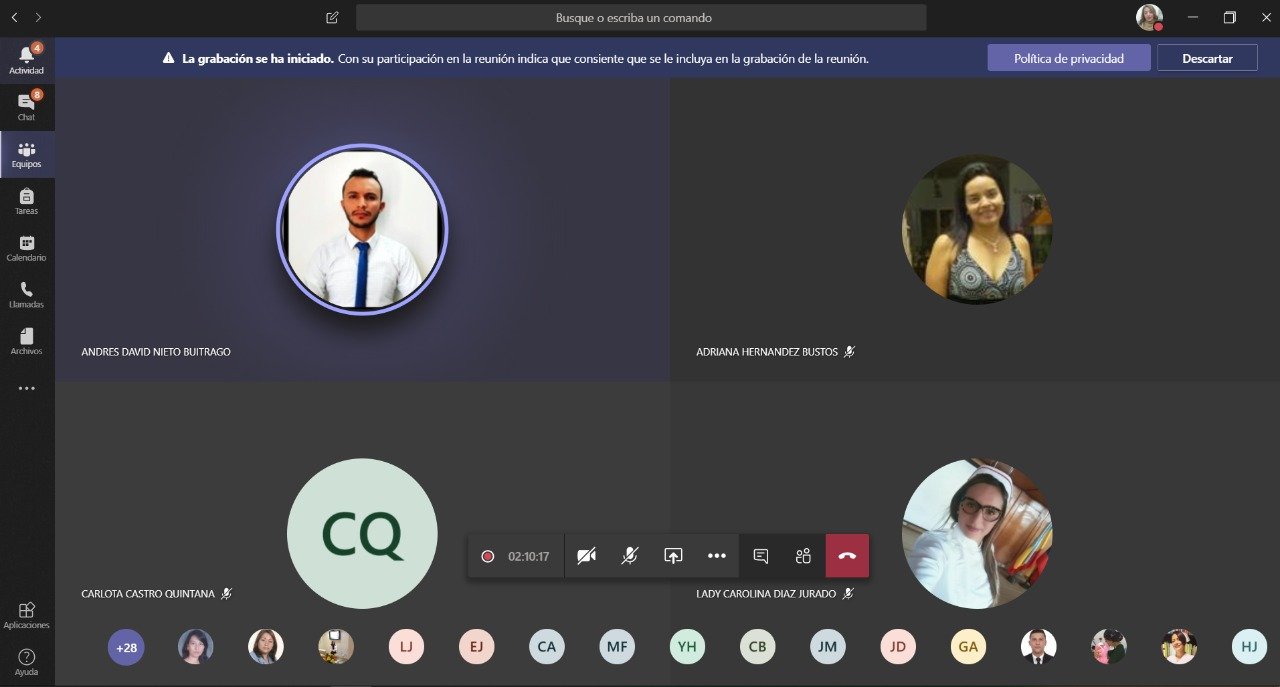 Mesa de trabajo con 700 profesores — imagen 2 de 6