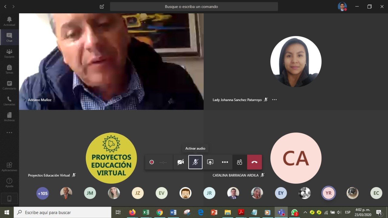 Mesa de trabajo con 700 profesores — imagen 5 de 6