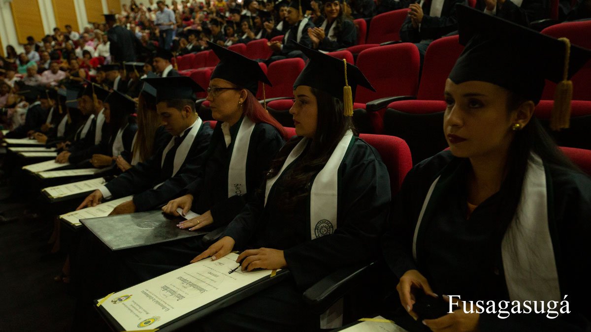 Mil nuevos profesionales de la UCundinamarca al servicio del país — imagen 1 de 26