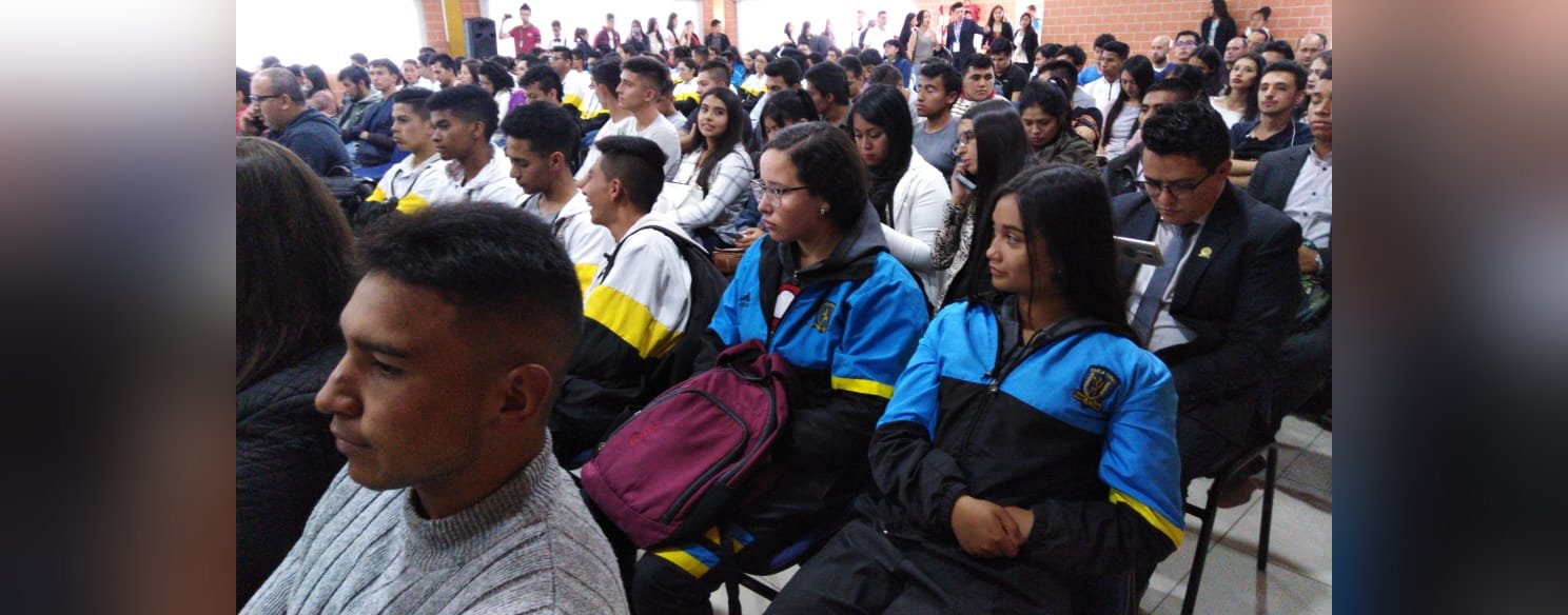 Muestra empresarial en la Extensión Soacha — imagen 1 de 8