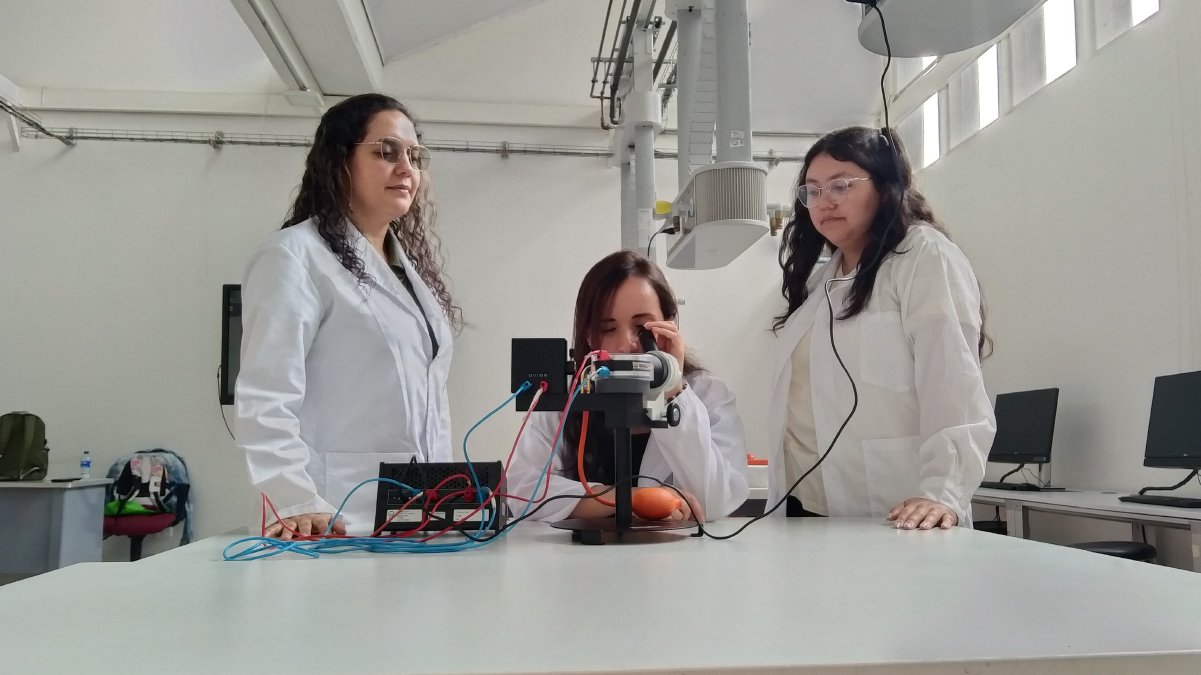 Mujer impulsando la ciencia — imagen 2 de 5