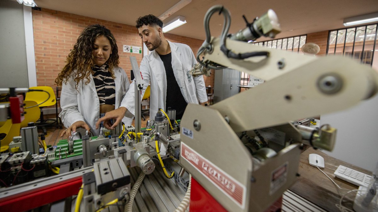 Mujer impulsando la ciencia — imagen 4 de 5
