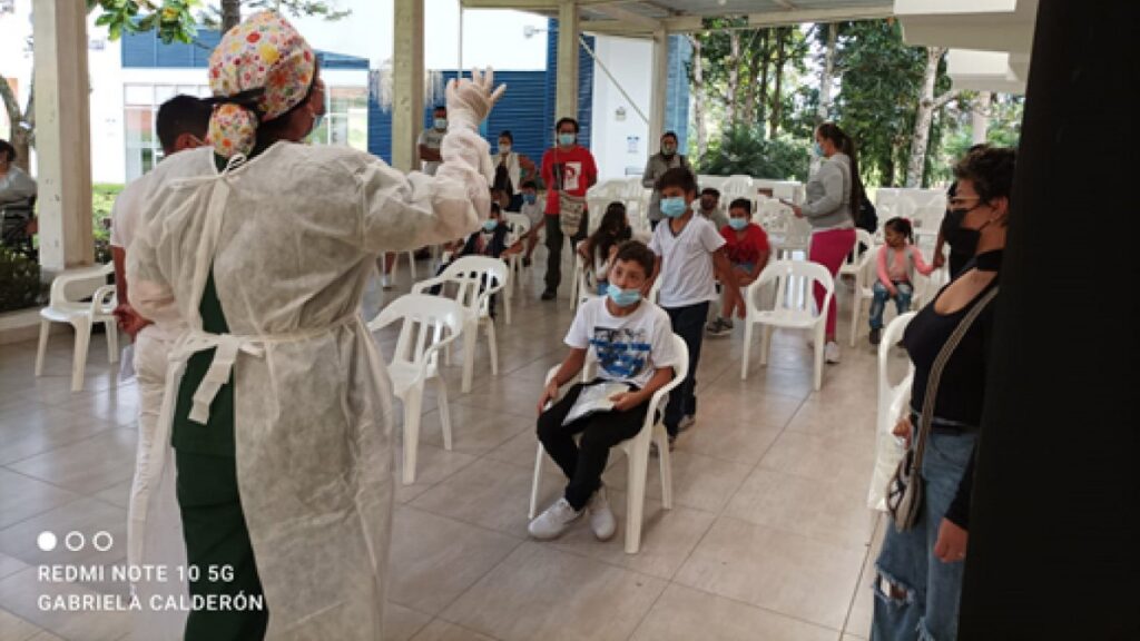 Niños y niñas del Centro Académico Deportivo CAD se vacunaron contra COVID-19