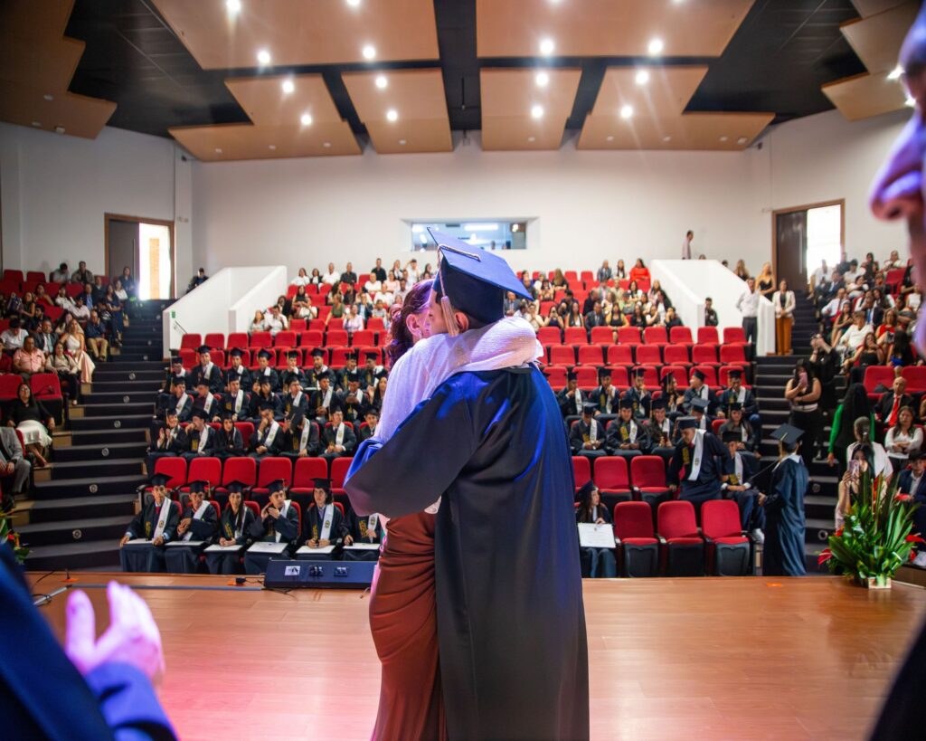Nuevos profesionales que transforman su entorno — imagen 1 de 30