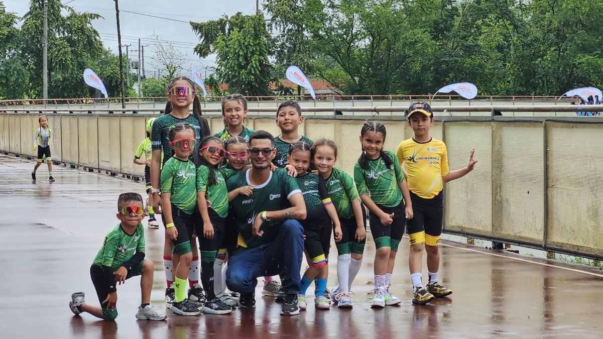 Patinadores sobresalen en Copa Star 2025 — imagen 2 de 3