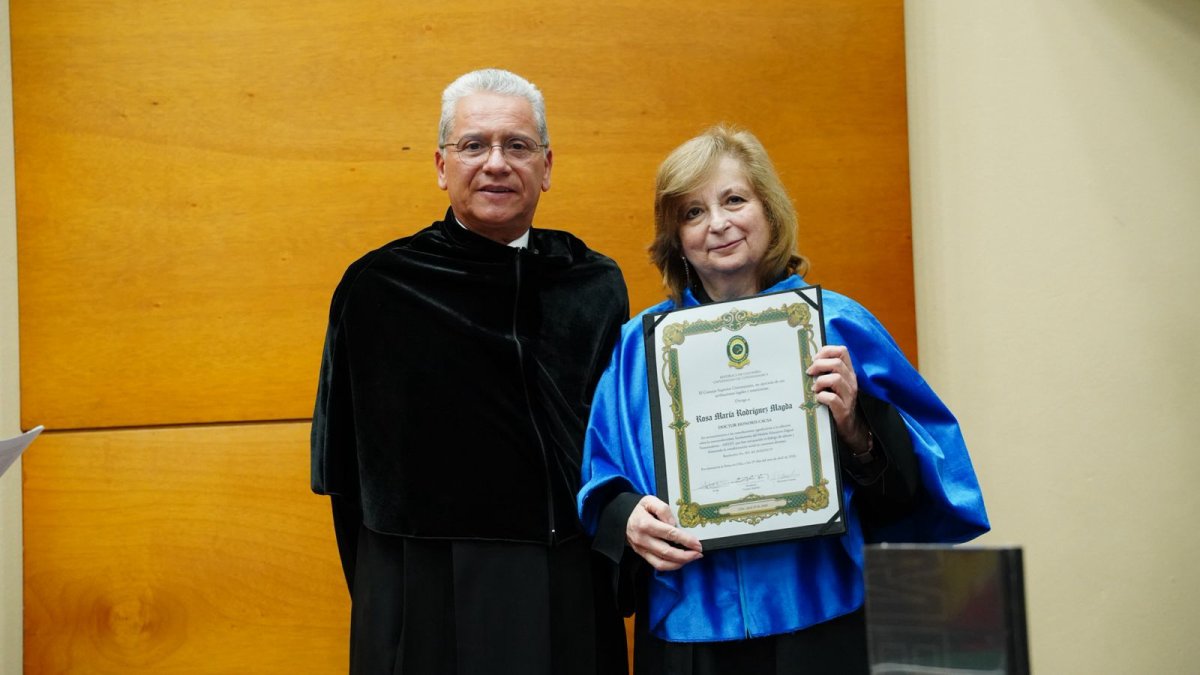 Primer Doctorado Honoris Causa que transforma la educación — imagen 4 de 27