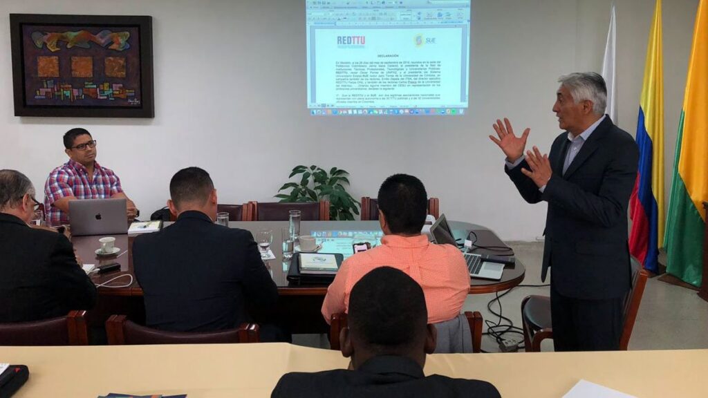 REDTTU y el SUE aunan esfuerzos para defender la educación pública — imagen 1 de 2
