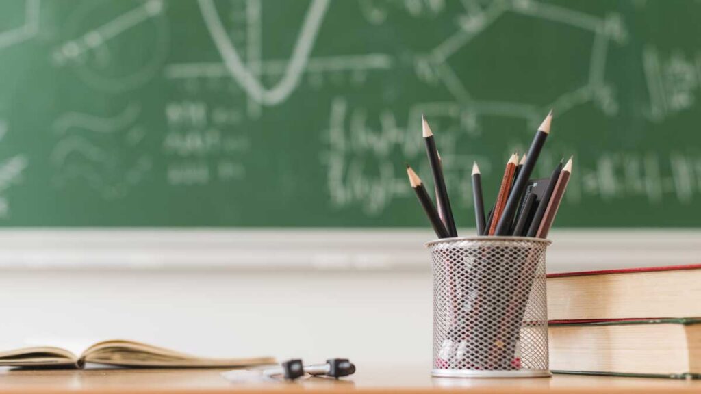 Resultados de aprendizaje: entre la normatividad y las teorías curriculares.