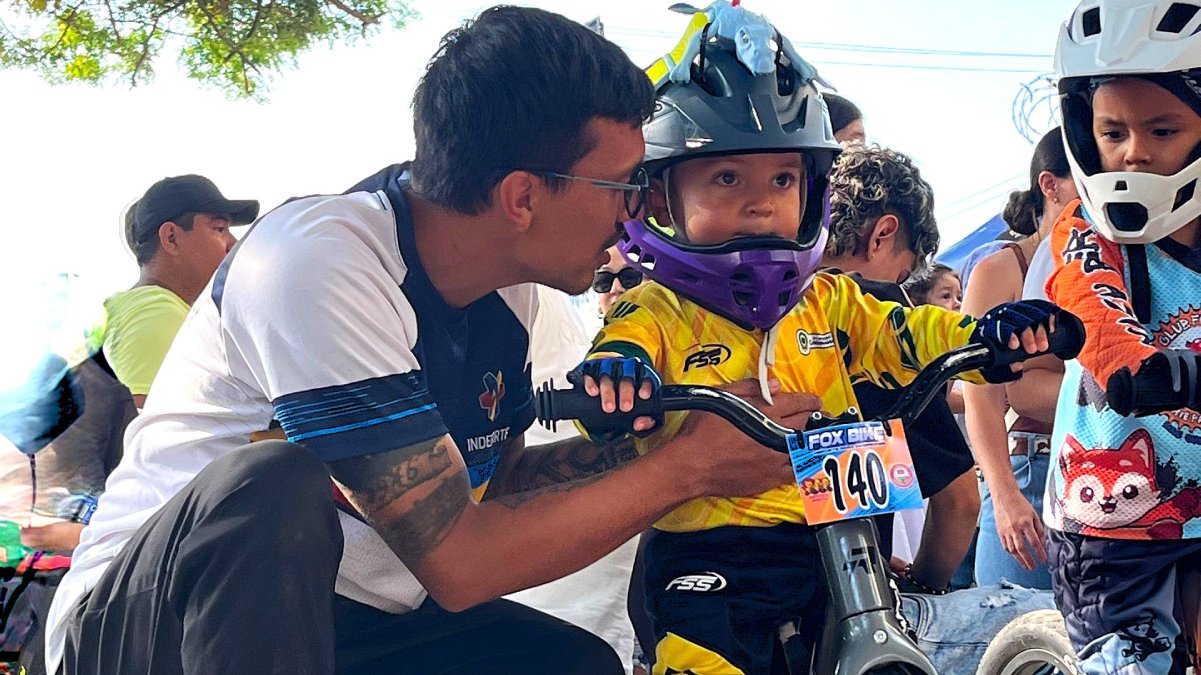 Sobresaliente actuación de Ciclismo infantil en Girardot — imagen 2 de 3