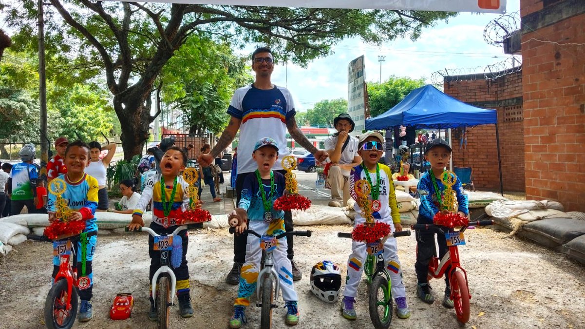 Sobresaliente actuación de Ciclismo infantil en Girardot — imagen 3 de 3