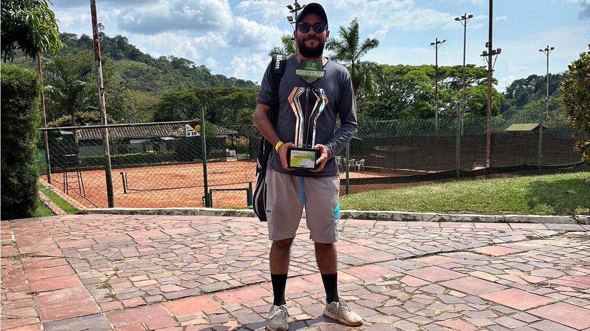 Sobresaliente actuación de tenis en torneos de Silvania — imagen 3 de 3