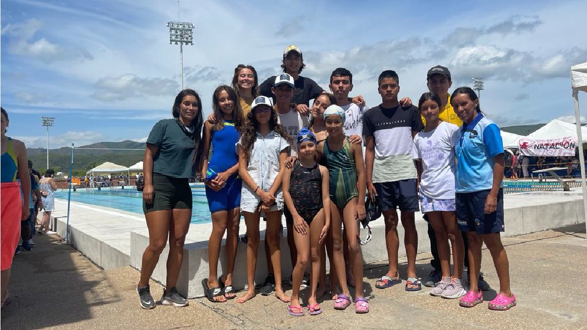 Tres medallas de oro en torneo de natación — imagen 3 de 4