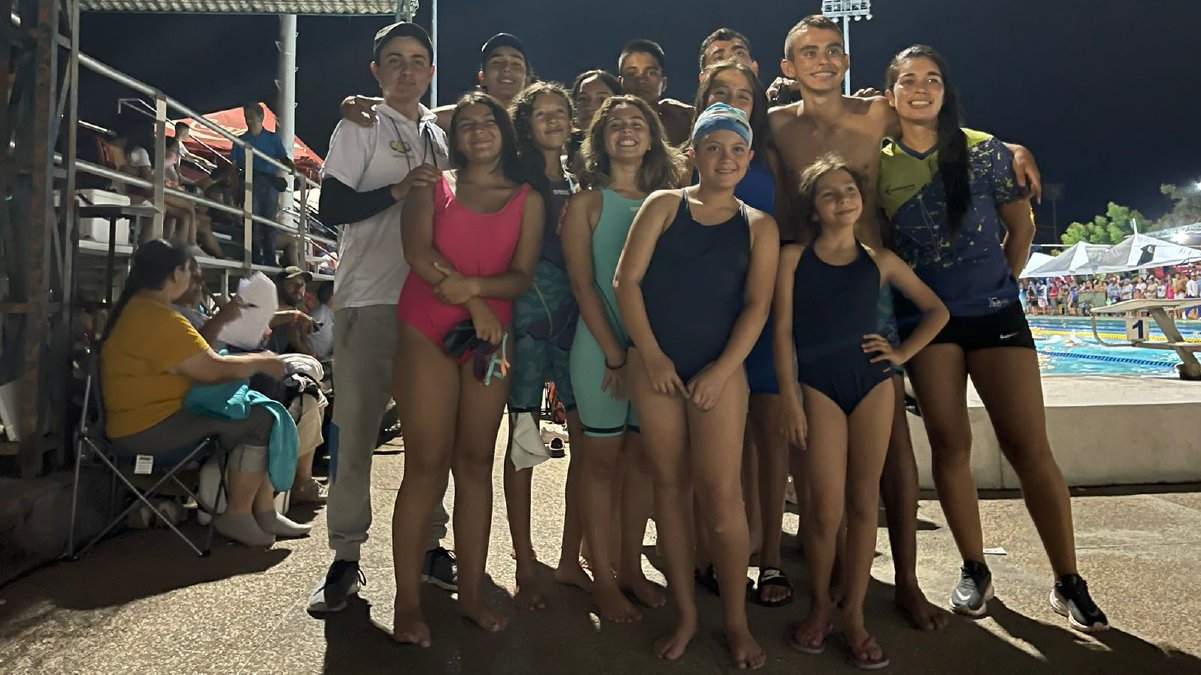 Tres medallas de oro en torneo de natación — imagen 4 de 4