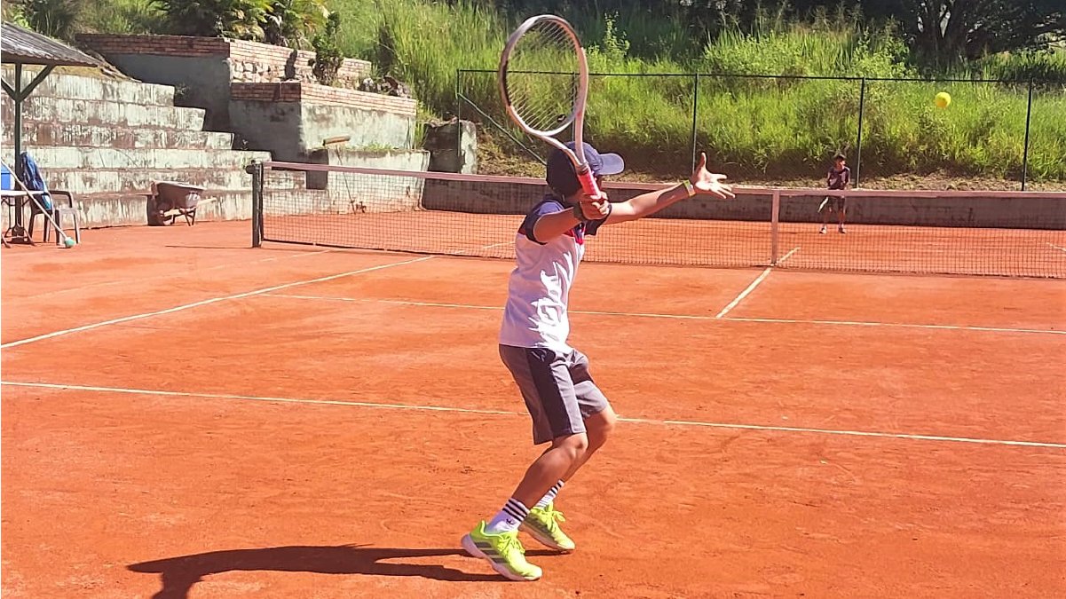 Triunfos destacados para el equipo de Tenis — imagen 4 de 5