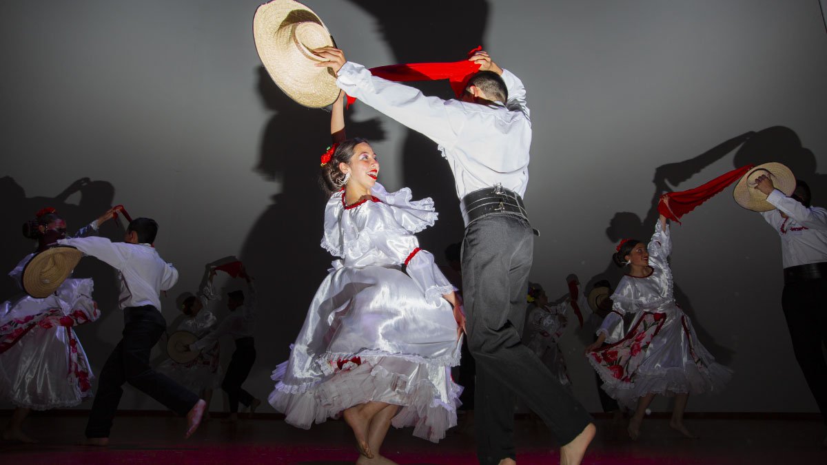 V Festival de Danzas Folclóricas Colombianas y I Muestra Folclórica Internacional — imagen 16 de 24