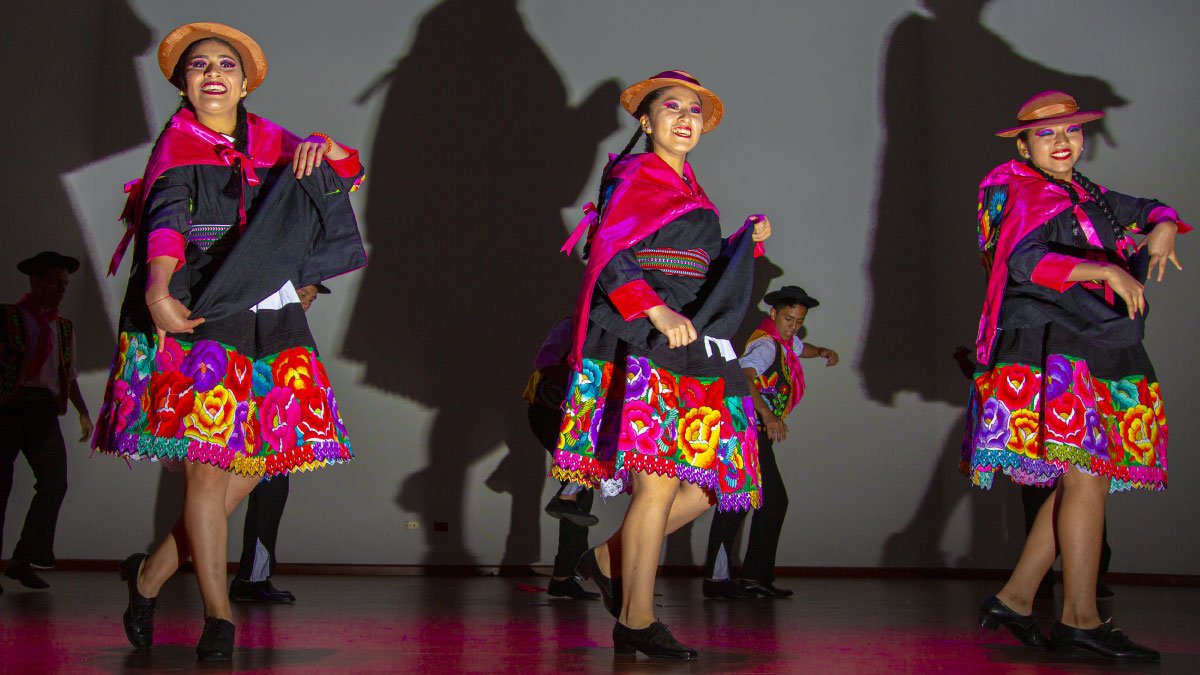 V Festival de Danzas Folclóricas Colombianas y I Muestra Folclórica Internacional — imagen 2 de 24