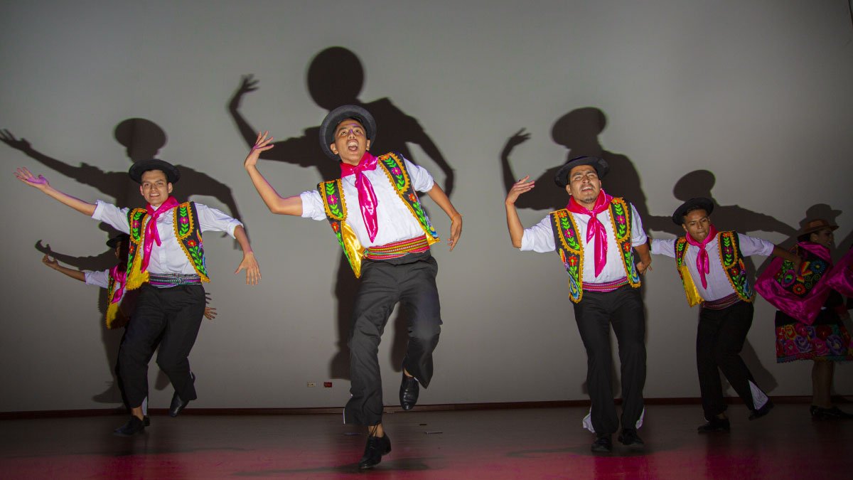V Festival de Danzas Folclóricas Colombianas y I Muestra Folclórica Internacional — imagen 3 de 24